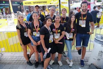 Le service jeunesse de la ville d'Albi en action pour le tour de France sur Albi. Bravo à toute l 'équipe et aux jeunes albigeois...