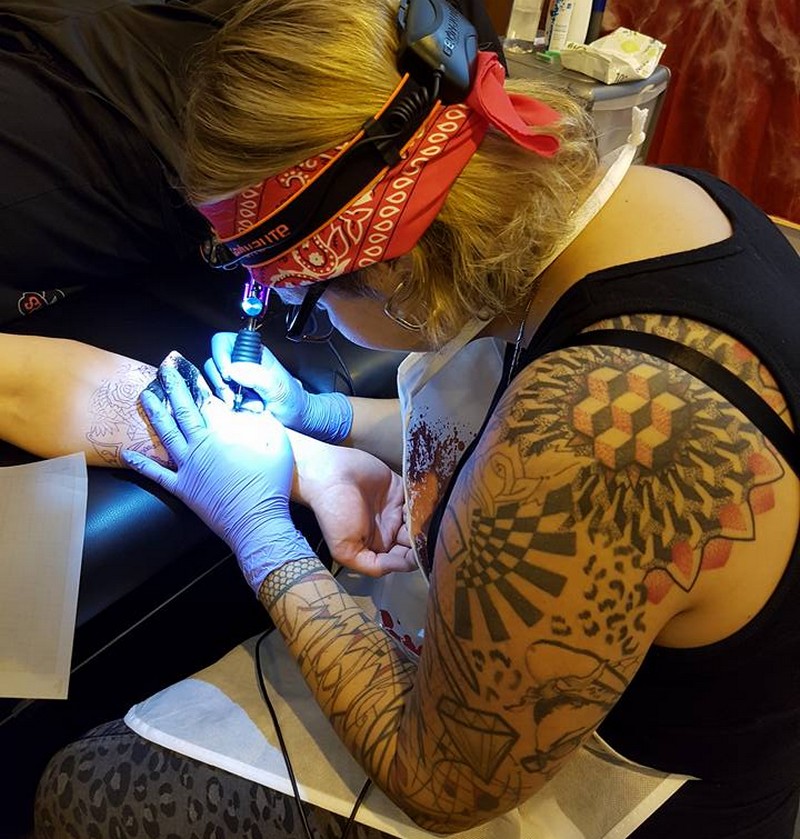 Les tatoueurs vont pimenter le parc des expositions