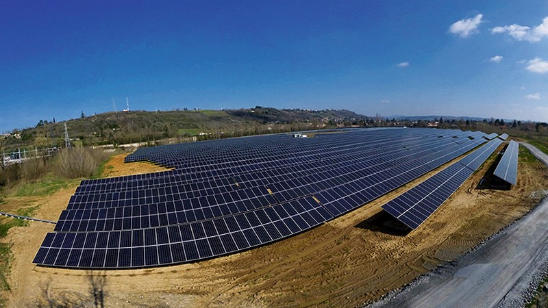 La centrale solaire d'Albi produit ses premiers kilowattheures (kWh).