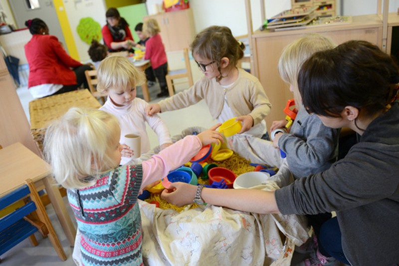 Les multi-accueils collectifs municipaux accueillent des enfants de moins de 4 ans.