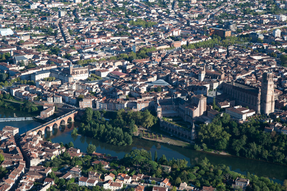 Le périmètre classé comprend le Pont-vieux, la cathédrale Sainte-Cécile et la palais de la Berbie.