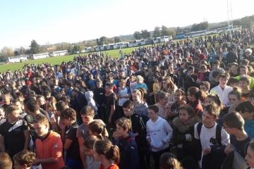 2000 jeunes venus de tout le département pour le cross à la Plaine des sports mise à disposition de tous ces sportifs par la Ville d’Albi !