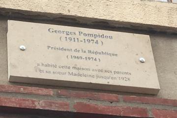 Georges Pompidou fut un temps Albigeois.... Son fils, le Pr Alain Pompidou, a dévoilé hier une plaque sur la maison dans laquelle a vécu, enfant, et élève au lycée Laperouse, le futur President de la République..... Il nous a ensuite permis de découvrir le parcours de celui dont on fêtera dans quelques semaines le 50ieme anniversaire de l’élection à la présidence..... Merci à vous, cher Monsieur, de nous avoir permis de partager ces souvenirs...