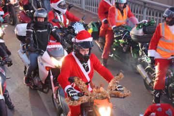 120 motards de l'asso By-Coeurs Cathares ont récolté 180 cadeaux qui vont permettre à des enfants de passer un beau Noël…
