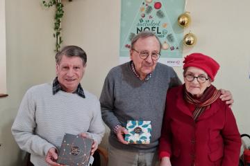Chaque année, les élus de la Ville distribuent des chocolats aux résidents des maisons de retraite d'Albi